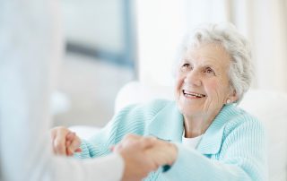 اهمیت خدمات نگهداری سالمند در منزل